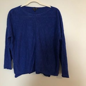 Light weight sweater